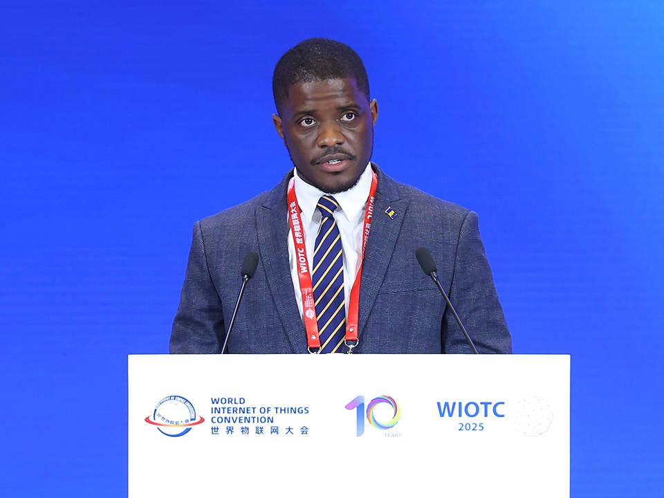 巴巴多斯驻华大使哈伦•亨利（Hallam Henry）